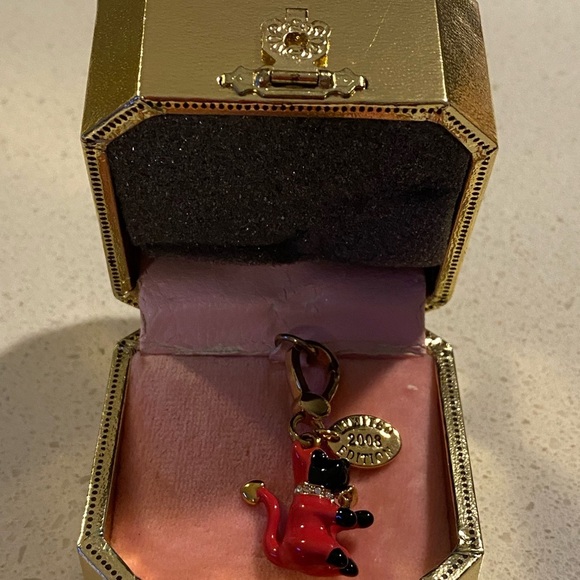 NWT and Box Juicy Couture Devil Yorke Charm #YJRU2331 never taken out of box - Picture 14 of 14